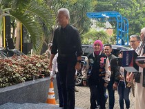Ganjar-Mahfud Merapat ke High End Jelang Debat, Pakai Kemeja Hitam dan Putih