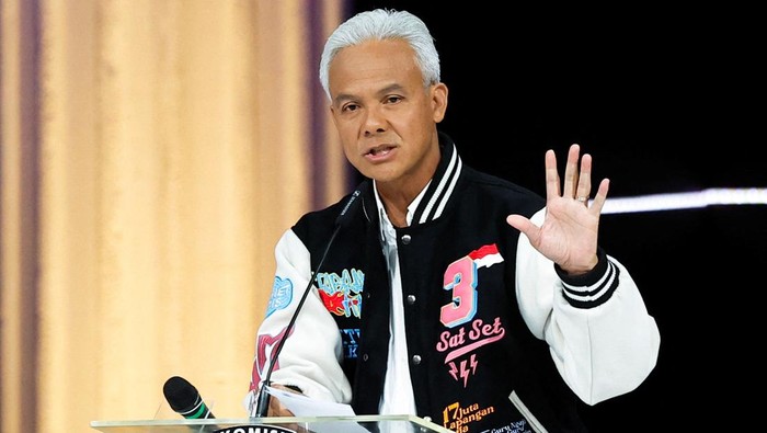 Ganjar Pranowo, presidential candidate of the ruling Indonesian Democratic Party of Struggle (PDI-P), speaks during a televised debate ahead of the general election at the Jakarta Convention Center in Jakarta, Indonesia, February 4, 2024. REUTERS/Willy Kurniawan