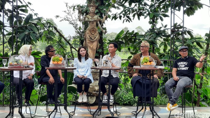 Gibran saat bertemu dengan pegiat seni di Tangerang Selatan
