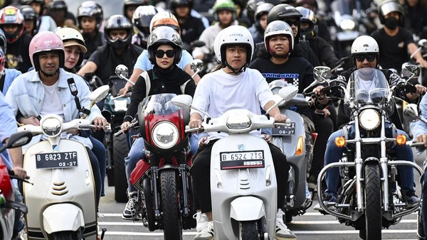 Gibran Sunmori Bareng Sejumlah Artis di Jakarta
