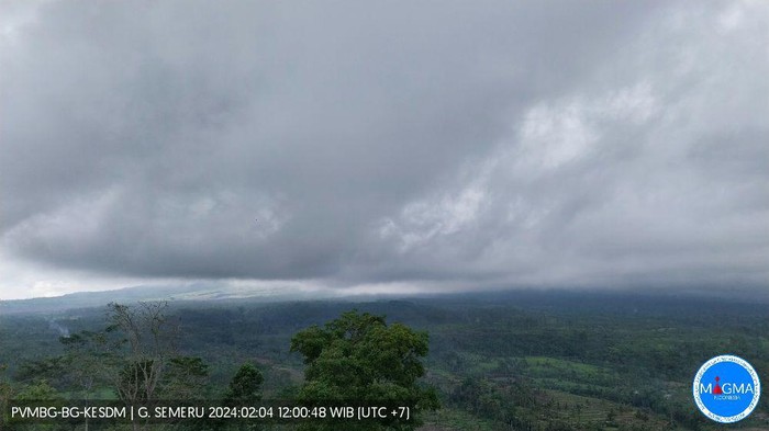 gunung semeru erupsi hari Minggu, 04 Februari 2024, pukul 11:49 WIB