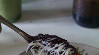 Warkop 1899 Berkah di Pancoran, Jakrta Selatan punya rating tinggi di aplikasi online. Di sini menyajikan bubur kacang ijo dengan tambahan ketan hitam harganya hanya Rp 12.000 saja. Foto: Pool/Site Culinary