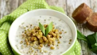 Melipir ke arah Tebet, Jakarta Selatan ada Bubur Kacang Ijo Madura. Di sini buburnya bisa tambah parutan keju dengan harga dari Rp 10 ribu saja. Foto: Pool/Site Culinary