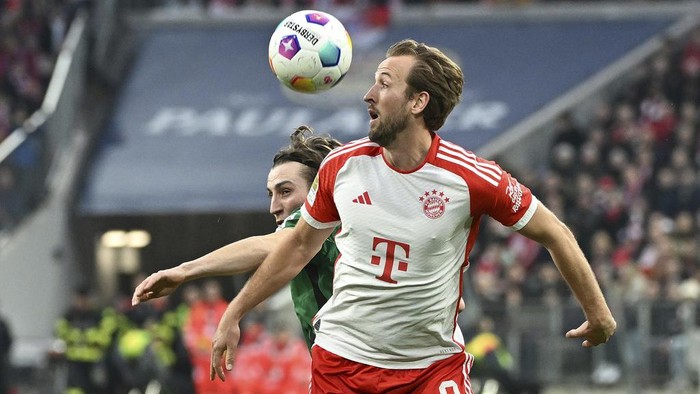 Bayern Munichs Harry Kane goes for the ball during the German Bundesliga soccer match between Bayern Munich and Borussia Moenchengladbach, at the Allianz Arena in Munich, Germany, Saturday, Feb. 3, 2024. (Angelika Warmuth/dpa via AP)