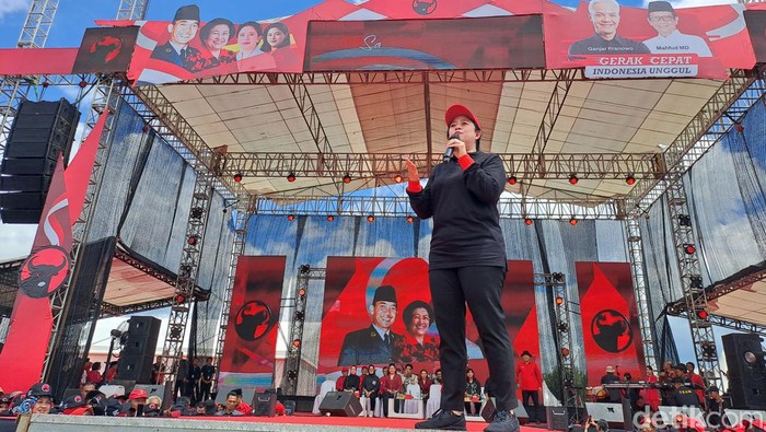 Puan Maharani saat menghadiri kampanye PDI Perjuangan di Wonogiri, Minggu (4/2/2024).