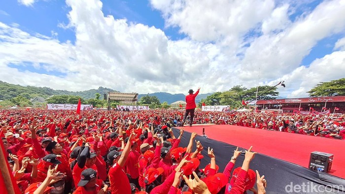 Kampanye PDIP Perjuangan di Stadion Pringgodani Wonogiri Minggu (4/2/2024).