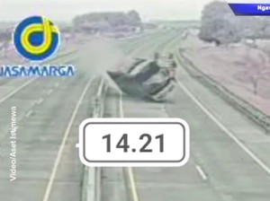 Kecelakaan Horor Bus Rombongan Partai: Nyalip Truk, Nabrak Pembatas dan Terguling