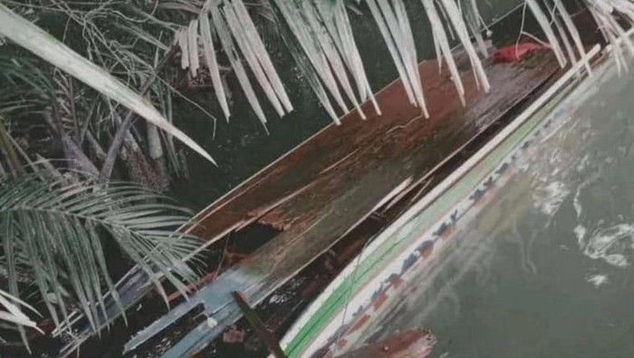 Kondisi speedboat yang kecelakaan air di Tanjung Serai, Banyuasin.