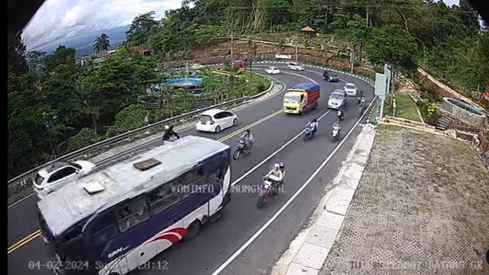 Lalu lintas Jalan Jogja-Wonosari, pada Minggu (4/2/2024), pukul 16.28 WIB.