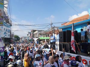 Lautan Manusia Iringi Kampanye Jalan Sehat Relawan Prabowo-Gibran di Tasik