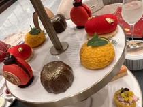 Ngeteh Cantik Meriahkan Tahun Naga dengan Puluhan Kue di The Drawing Room