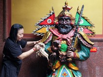 Klenteng Tjong Hok Kiong Sidoarjo Bersolek Sambut Imlek