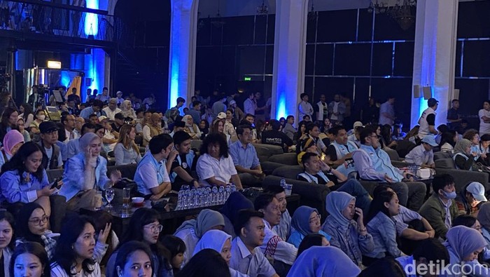 Menpora Dito, Marshel Widianto, hingga Influencer Nobar Debat di SCBD Jaksel. (Devi P/detikcom)