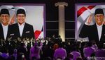Momen Paslon Naik Panggung, Prabowo-Gibran Salami Anies