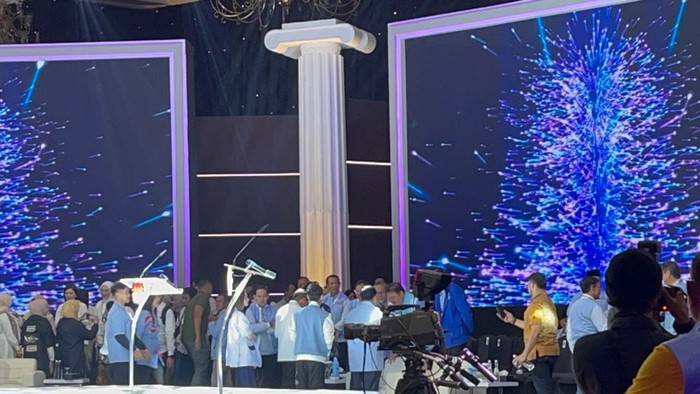 Momen Prabowo Diskusi dengan Ketum KIM