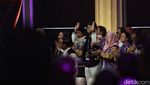 Momen Raffi Ahmad Selfie Bareng Alam Ganjar di Sela-sela Debat Capres