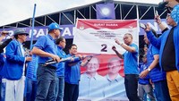 Bersama Erick Thohir, Bima Arya, dan Eddy Soeparno, Zulhas melakukan simulasi coblos PAN dan paslon nomor urut 2 Prabowo-Gibran.