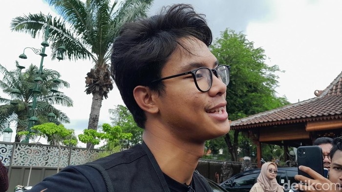 Muhammad Zinedine Alam Ganjar hadiri acara Ngobrol Asyik Bersama Alam Ganjar di Ono Solo Coffee, Minggu (2/2/2024).