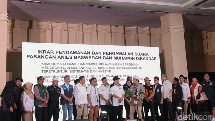 Ormas dan simpul relawan AMIN Ikrar Kawal Suara Jelang Pencoblosan. (Dwi R/detikcom)