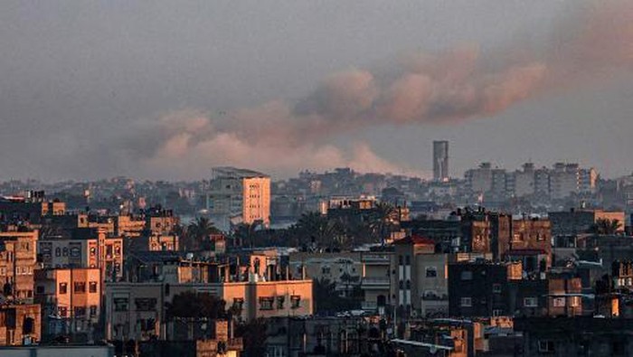 A picture taken from Rafah in the southern Gaza Strip shows smoke rising over buildings in Khan Yunis during Israeli bombardment on February 2, 2024, as fighting continues between Israel and the Palestinian Hamas group. (Photo by Said KHATIB / AFP)