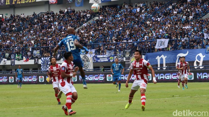 Persib Bandung Vs Persis Solo