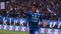 Stefano Beltrame mampu membawa Persib Bandungunggul di babak pertama lewat sundulan mautnya (Foto: Wisma Putra/detikJabar).