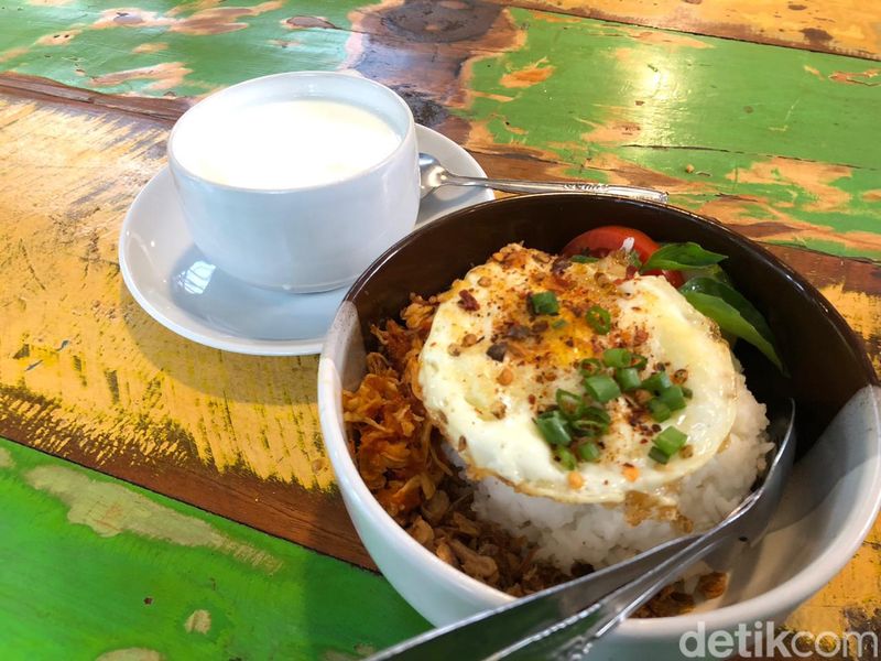 Pipir Lepen, kafe hidden gem pinggir sungai di Pasar Bunga Splendid Malang