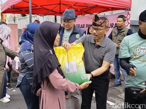 Beras Murah di CFD Kuningan Ludes Diborong Warga dalam Satu Jam