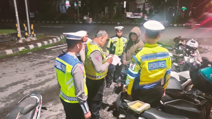 Polres Tabanan menggelar kegiatan patroli pada Sabtu (3/2/2024) malam hingga Minggu dini hari.