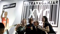 Selain musisi dan pekerja seni atau industri kreatif turut hadir juga para influencer, hingga beberapa artis yang juga partisan Ganjar Mahfud meramaikan acara.