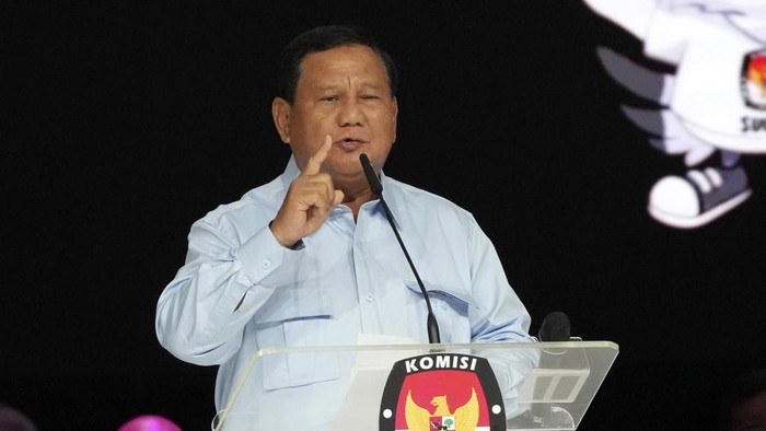 CORRECTS TO FIFTH PRESIDENTIAL CANDIDATES DEBATE - Presidential candidate Prabowo Subianto speaks during the fifth presidential candidates debate in Jakarta, Indonesia Sunday, Feb. 4, 2024. The worlds third-largest democracy is scheduled to hold its legislative and presidential elections on Feb. 14. (AP Photo/Tatan Syuflana)