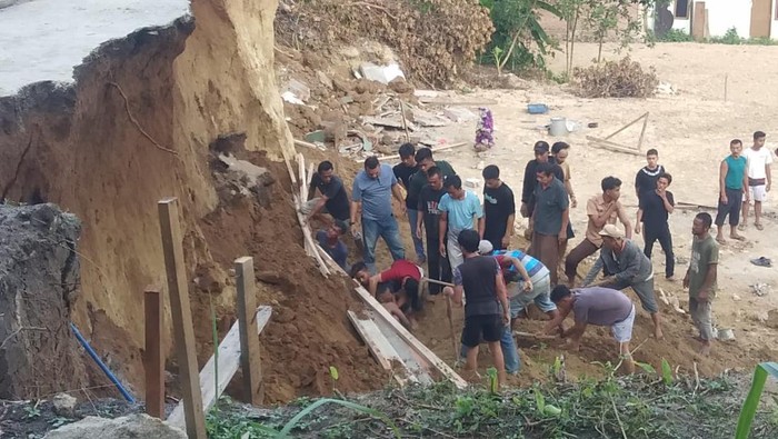 Proyek tembok bronjong yang menimpa ketiga korban. (Foto: Dok. Polres Pematangsiantar).