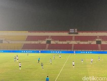 Dilanda Hujan Deras, PSS Vs Persikabo Imbang 1-1 di Babak Pertama