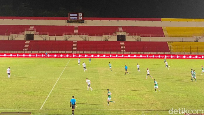 Laga PSS Sleman melawan Persikabo 1973 di Stadion Sultan Agung Bantul, Minggu (4/2/2024).