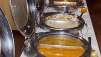 Konsep restorannya sendiri menerapkan buffet atau makan sepuasnya. Menu-menu yang dihadirkan berupa makanan khas India yang akrab di lidah pengunjungnya. Foto: Instagram/haunted_restaurant