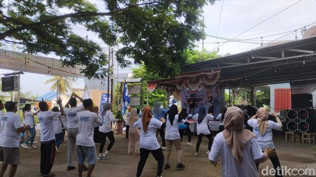 Senam gemoy di Desa Rabakodo, Kecamatan Woha, Kabupaten Bima, NTB, Minggu (4/2/2024). (Dok. Rafiin/detikBali)