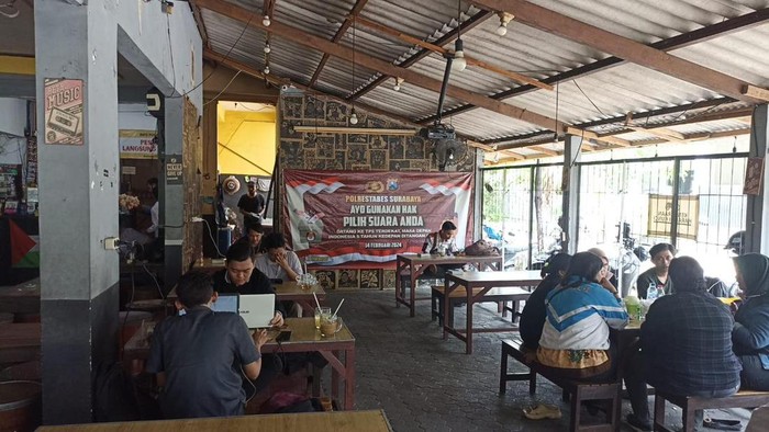 Sosialisasi pemilu di warkop Surabaya