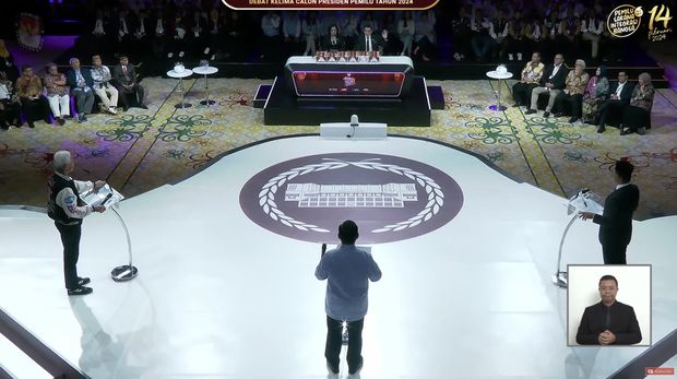 Suasana debat presiden Pemilu 2024 di JCC, Jakarta, Minggu, (4/2/2024). (Tangkapan Layar Youtube KPU RI)