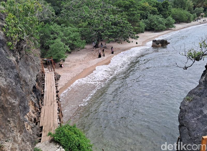 Suasana Pantai Sori Nehe, di Kelurahan Kolo Kecamatan Asakota, Kota Bima, NTB, Sabtu, (3/2/2024). (Dok. Rafiin/detikBali)