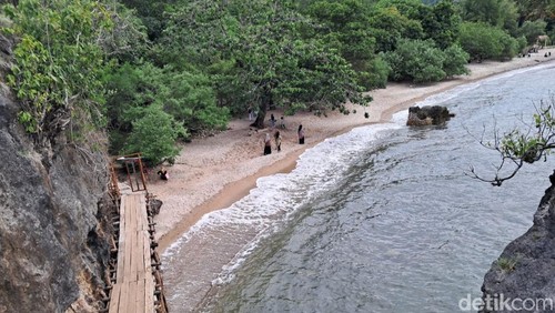 Suasana Pantai Sori Nehe, di Kelurahan Kolo Kecamatan Asakota, Kota Bima, NTB, Sabtu, (3/2/2024). (Dok. Rafiin/detikBali)