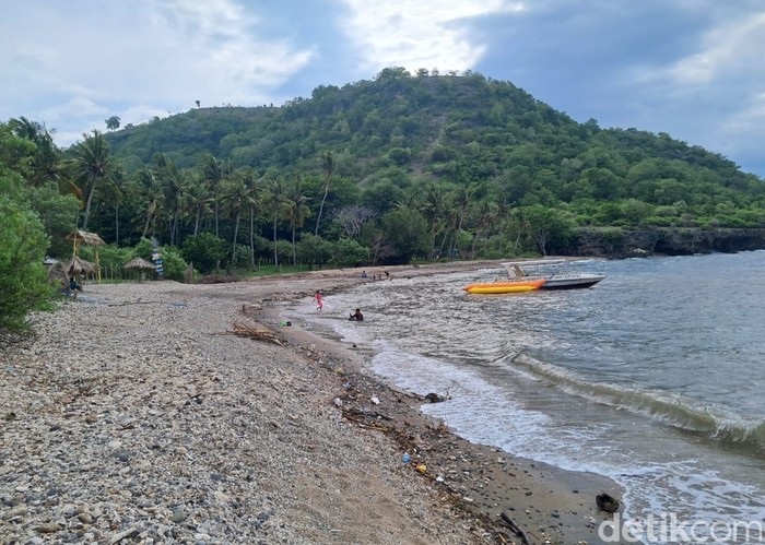Suasana Pantai Sori Nehe, di Kelurahan Kolo Kecamatan Asakota, Kota Bima, NTB, Sabtu, (3/2/2024). (Dok. Rafiin/detikBali)