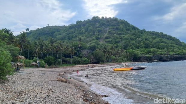 Suasana Pantai Sori Nehe, di Kelurahan Kolo Kecamatan Asakota, Kota Bima, NTB, Sabtu, (3/2/2024). (Dok. Rafiin/detikBali)