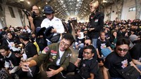 Ketua TPN Ganjar-Mahfud, Arsjad Rasjid swafoto bersama penyandang disabilitas yang hadir dalam temu kangen tersebut. 