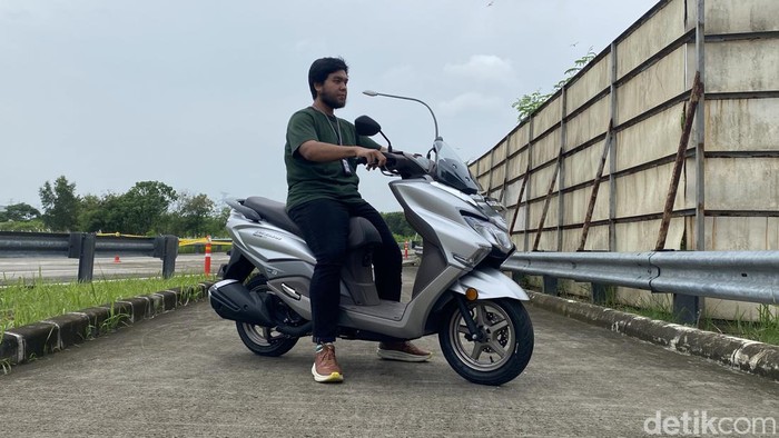 Suzuki Burgman Street 125 EX