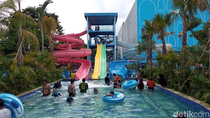 Tropikana Waterpark Cirebon.