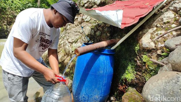 Lokasi Tuk Dungsono yang berada di samping sungai Kedung Sono, Gunungkidul, pada Minggu (4/2/2024).