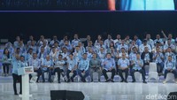 Acara ini digelar di Indonesia Arena GBK, sejumlah tokoh turut hadir seperti Erick Thohir, Budiman Sudjatmiko hingga Rosan Roeslani.