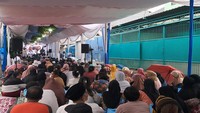 Masyarakat yang hadir merasa antusias dan yakin bahwasannya Prabowo-Gibran menang satu putaran. 
