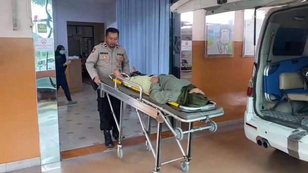 Aipda Wirawan sulap mobil pribadi jadi ambulans gratis untuk bantu warga Sukoharjo
