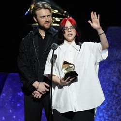 Lantang! Billie Eillish Kecam ICE